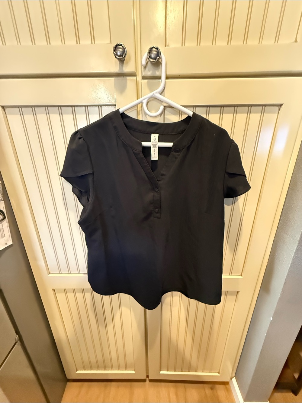 Women's Black Short Sleeve V-Neck Blouse